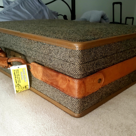 Vintage Tweed Suitcase with Leather Accents - Picture 3 of 13